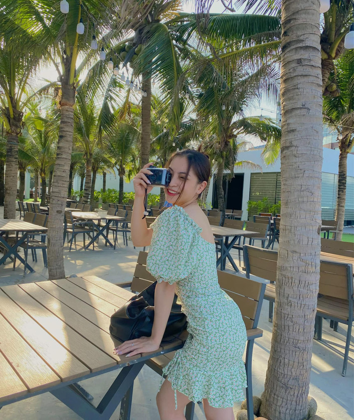 Sau lấy chồng, hot girl gốc Quảng Nam được khen ngợi ngày càng nhuận sắc.