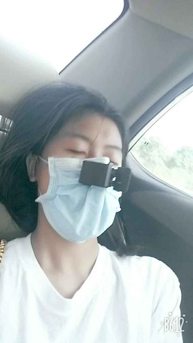 Đây là cách tốt nhất để ngủ ngon và quên đi cơn buồn nôn khi không phải ngửi mùi của xe ô tô. Ảnh: Tổng hợp