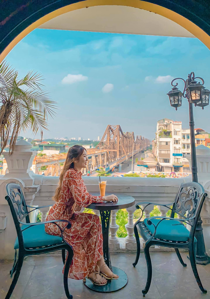 Một trong những quán cà phê bạn không thể bỏ lỡ khi tới Thủ đô vào mùa thu là Serein Café. Ảnh: Jessica Lila