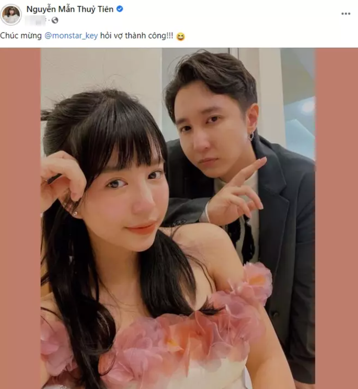 Mới đây hot girl trong nhóm " bộ 3 sát thủ" Nguyễn Mẫn Thuỷ Tiên gây chú ý chia sẻ hình ảnh "selfie" cùng bạn trai kèm caption: "Chúc mừng @monstar_key hỏi vợ thành công".