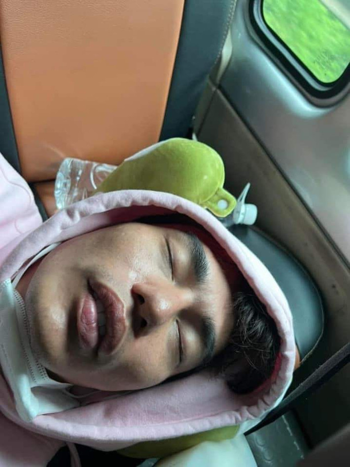 Làm gì thì làm, nhưng tuyệt đối không được ngủ khi lũ bạn còn thức, nếu không sẽ trở thành “nạn nhân” của những bức hình, clip troll xấu hổ.