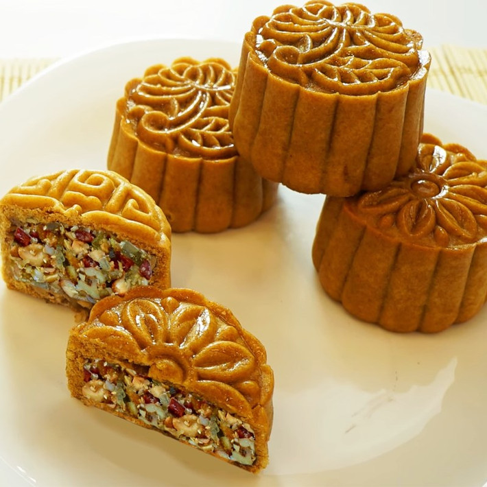 Chỉ còn vài ngày nữa là đến Tết Trung thu, nhiều chị em không muốn mua bánh ở ngoài nên đã quyết định mua nguyên liệu về tự làm bánh nướng, bánh dẻo.