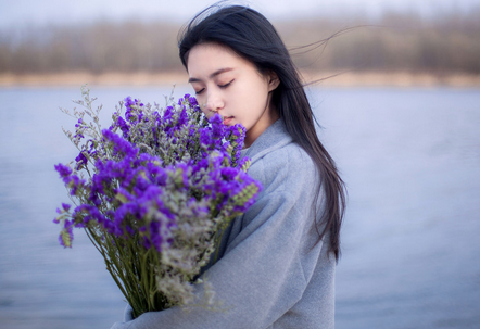 Tuổi Hợi: Gặp được sự trợ giúp của quý nhân vì thế mà vận thế trong tháng này của bạn rất đáng khiến người khác phải ghen tỵ, ngưỡng mộ, tán thưởng. Điều này cũng đem đến cho bạn rất nhiều cơ hội tốt trong tình cảm. Sẽ có rất nhiều cơ hội tốt có thể thể gặp được người trong mộng, hoặc có thể sẽ có người đứng là làm bà mai ông mối cho bạn.