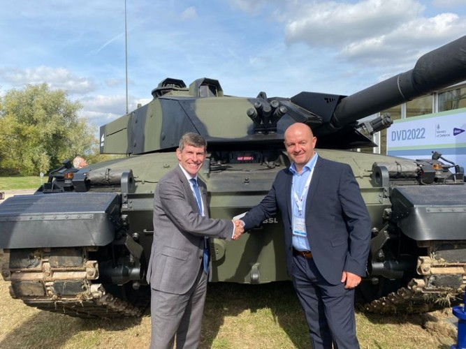 Rheinmetall BAE Systems Land đã ký hợp đồng cung cấp áo giáp dạng module cho xe tăng đầy hứa hẹn Challenger 3. Cải tiến này được phát triển với sự tham gia của Phòng thí nghiệm Khoa học và Công nghệ Quốc phòng Anh (Dstl).
