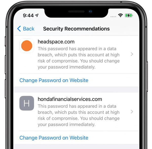 Tính năng Security Recommendations mới của iOS 14 thông báo đến người dùng về các mật khẩu quá dễ đoán hoặc bị đăng nhập trái phép. Tính năng này cảnh báo tất cả mật khẩu được đồng bộ trên iCloud.
