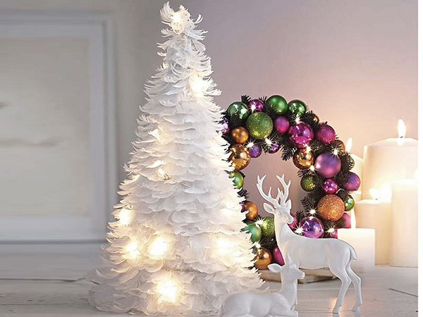 Cây thông Noel đầu tiên thực ra không phải là một loại cây. Người Đức đã làm nên cái cây này từ lông của những con ngỗng đã chết.