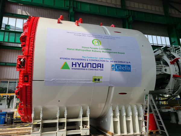 Ông Vũ Thế Mạnh, Giám đốc gói thầu CP03 (nhà thầu Fecon) thông tin, việc vận hành hai máy TBM đào hầm tại tuyến này sẽ do Fecon đảm nhiệm dưới sự giám sát và tham gia của các chuyên gia, kỹ sư nước ngoài, của nhà sản xuất TBM.
