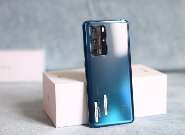 Ba máy cũng có camera góc siêu rộng 16MP (P40) và tới 40MP (P40 Pro/Pro+), nhưng đáng chú ý hơn khả năng zoom, kết hợp giữa ống kính zoom thông thường và ống kính zoom tiềm vọng (periscope).