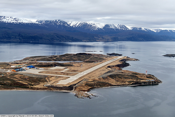 Sân bay quốc tế Ushuaia là sân bay thương mại quốc tế nằm gần Nam Cực nhất thế giới. Sân bay này thường được hành khách chọn là một điểm chuyển tiếp phổ biến khi muốn đến Nam Cực.