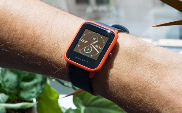 Được tích hợp chip GPS Sony, có thể định vị 2 chế độ GPS + GLONASS. Đồng hồ Amazfit còn có khả năng kháng bụi, kháng nước đạt chuẩn IP68.