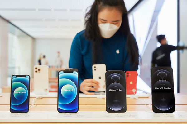 iPhone 12 mini có màn hình kích thước chỉ 5,4 inch. iPhone 12 mini sử dụng chip xử lý Apple A14 Bionic, các chi tiết khác như camera, kiểu dáng không có gì khác biệt so với những phiên bản cùng dòng.