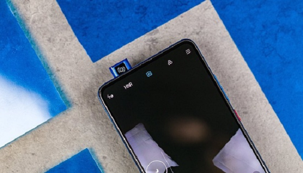 Xiaomi Mi 9T có màn hình hiển thị chất lượng với kích thước 6,39 inch không khuyết, tấm nền Super AMOLED với độ phân giải Full HD+ (2.340 x 1.080 pixel), tỉ lệ hiển thị 19.5:9 và cho ra hình ảnh sắc nét với màu sắc tươi sáng, hỗ trợ cả HDR giúp cải thiện hình ảnh tốt hơn.