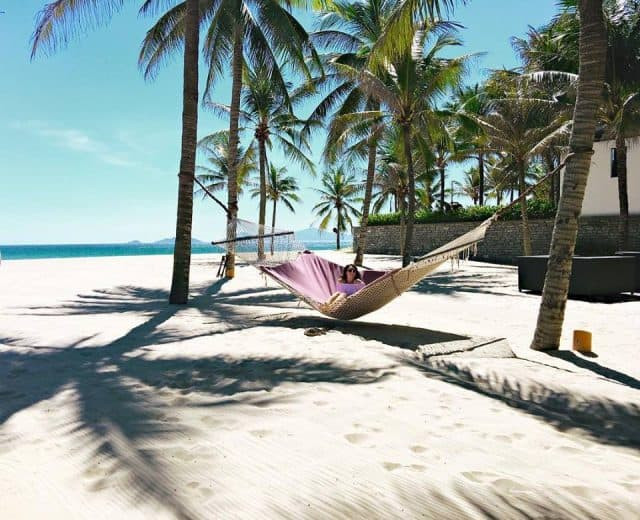 Không gian nơi đây đặc biệt lý tưởng cho các buổi picnic gia đình, những cặp đôi tìm kiếm sự lãng mạn, hay du khách yêu thích nhiếp ảnh, thiền định.