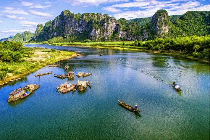 Với sự kết hợp hoàn hảo giữa thiên nhiên kỳ vĩ và văn hóa đặc sắc, Quảng Bình đang ngày càng thu hút du khách trong và ngoài nước. Ảnh Traveloka