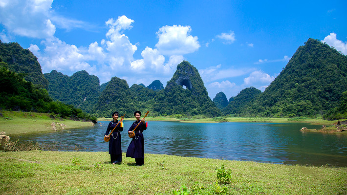 Nhờ vẻ đẹp độc đáo và độ thử thách trong hành trình tiếp cận, Mắt Thần Núi đang ngày càng được biết đến trong cộng đồng yêu thích du lịch khám phá, đặc biệt là giới trẻ ưa mạo hiểm. Nơi đây không chỉ là điểm check-in “triệu view”, mà còn là một trong những hố sụt tự nhiên đẹp và hiếm có nhất ở Việt Nam. Ảnh dulichCaobang