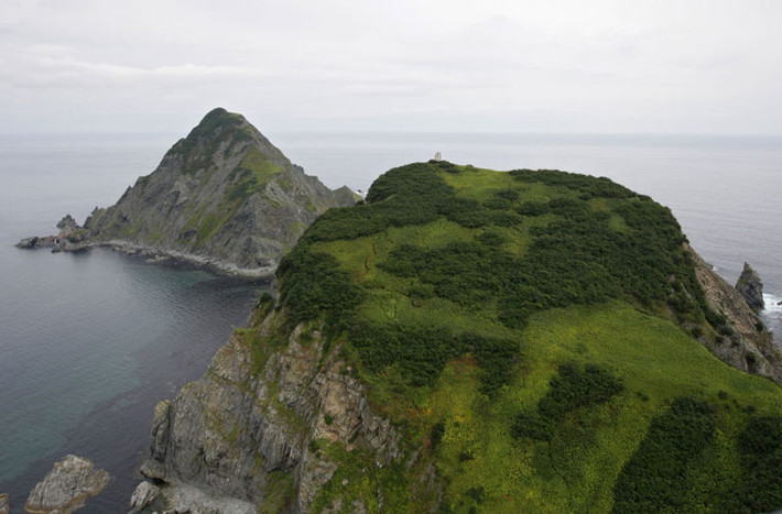 Kamchatka là nơi hiếm hoi trên Trái đất mà chúng ta có thể nhìn thấy các dấu hiệu của chứng bệnh khổng lồ trên những cây cối. Bạn có thể tưởng tượng, cỏ ở đây cao tới tận 4 mét không?