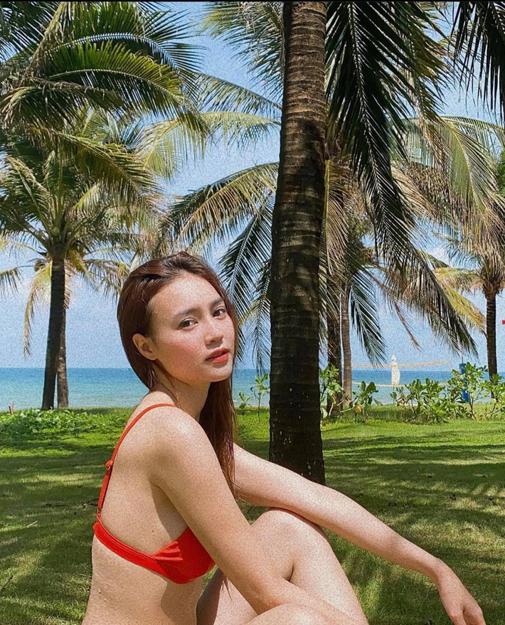 Hình ảnh diện bikini của Ninh Dương Lan Ngọc gây sốt cư dân mạng.