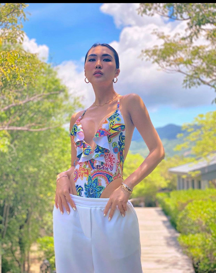 Vóc dáng của Tường Linh ngày càng đẫy đà, nóng bỏng hơn so với thời gian cô tham gia thi hoa hậu cách đây 1 năm.