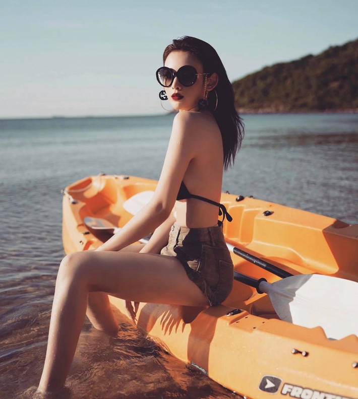 Làm trong lĩnh vực làm đẹp nên không lạ lẫm khi thấy cô nàng cực kỳ chăm chút cho bản thân.