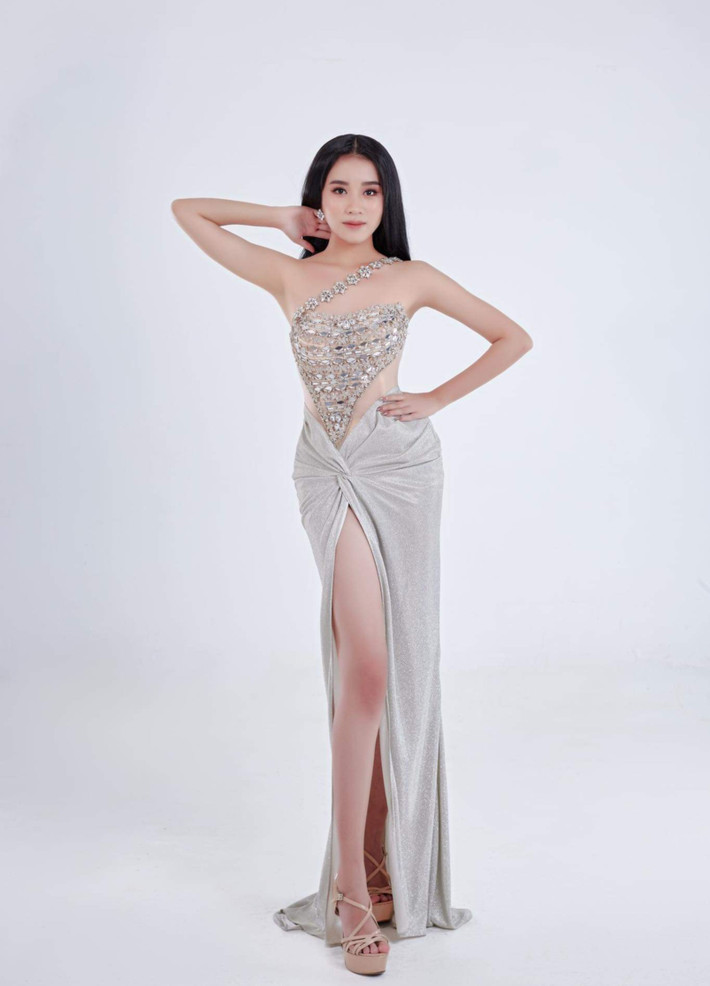 Người đẹp từng nhận nhiều lời chê bai vì ngoại hình không ưa nhìn. "Đối với tôi, khen hay chê không quan trọng mà phải luôn nhìn nhận mọi vấn đề một cách đa chiều", cô nói.