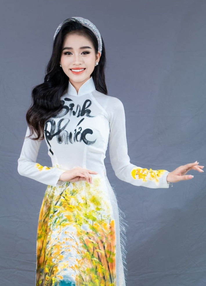 Chia sẻ với VietNamNet, Bích Thủy cho biết lý do đến với cuộc thi vì ngưỡng mộ và được truyền cảm hứng từ hoa hậu Lương Thùy Linh. Cô mong muốn mang tấm lòng chân thành và tinh thần tương thân tương ái để lan tỏa những điều tốt đẹp đến với cộng đồng.