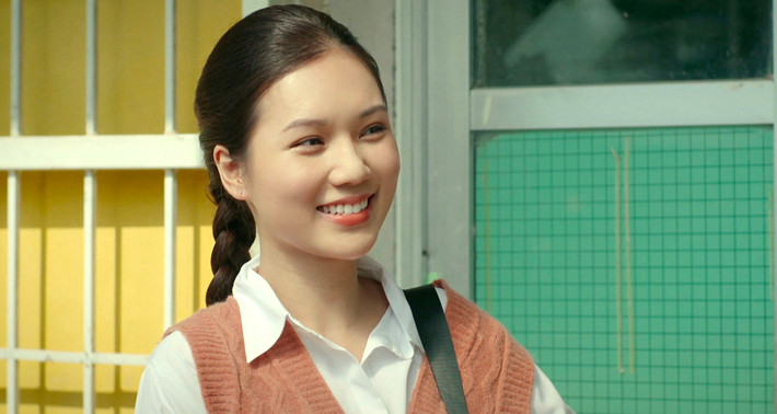 Ngọc Anh đảm nhiệm vai Mai - nhân vật xuất hiện từ tập 9 phim 'Gia đình mình vui bất thình lình'. Mai là sinh viên thực tập nơi Công (Quang Sự) làm việc và sẽ trở thành kẻ thứ 3 xen vào hạnh phúc gia đình vợ chồng Phương (Kiều Anh) sau này.