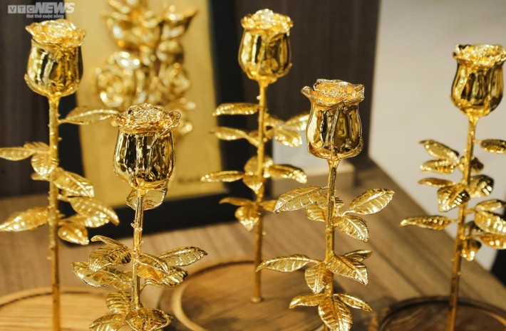 Giá các sản phẩm này dao động từ 2,5 triệu đến 3 triệu đồng/bông, tùy loại.