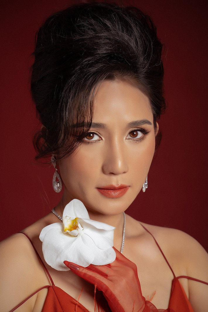 Cát Tường mong muốn tìm được người đồng hành và có đủ thời gian để cùng hưởng thụ cuộc sống. “Hưởng thụ trong khả năng bản thân cho phép. Hưởng thụ khoảnh khắc bên nhau, những dư vị ngọt ngào và mới mẻ trong tình yêu”, nữ nghệ sĩ bộc bạch.