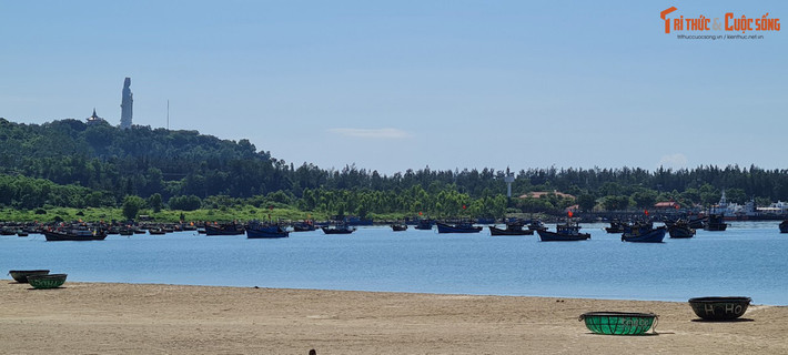 Vẻ đẹp hoang sơ, trầm lặng.