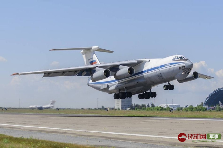 Hồi đầu tháng tư vừa qua, một vụ tai nạn Il-76 của Không quân Algeria đã khiến 257 lính trên máy bay thiệt mạng - tính đến thời điểm này, đây là một trong những vụ tai nạn có hậu quả nghiêm trọng nhất xảy ra với Il-76. Nguồn ảnh: Huanqiu.