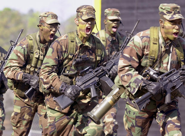 Trong thực chiến, đặc nhiệm Lục quân Mỹ hay Ranger có thể tác chiến theo cấp Trung đoàn, trong khi đó Thuỷ quân Lục chiến thường chỉ dùng đặc nhiệm theo từng nhóm nhỏ, hỗ trợ bộ binh tiến quân chứ không sử dụng đặc nhiệm theo quy mô lớn như Lục quân. Nguồn ảnh: USARM.