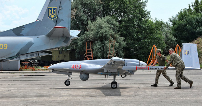 Trong những tuần gần đây, các đơn vị Nga tăng cường nỗ lực tiến công quanh thành phố Kupyansk và làng Krakhmalnoye thuộc tỉnh Kharkov, cùng khu vực xung quanh thành phố Avdeevka của tỉnh Donetsk. "Tuy nhiên, Nga chỉ thu được lợi ích tối thiểu trong các đợt tấn công này, chủ yếu do không thể tập trung được đội hình", Mittal cho biết. "Bên tấn công phải tập trung lực lượng để đánh vào điểm yếu trên phòng tuyến đối phương. Nga không thể làm được điều đó do bị UAV Ukraine tập kích".