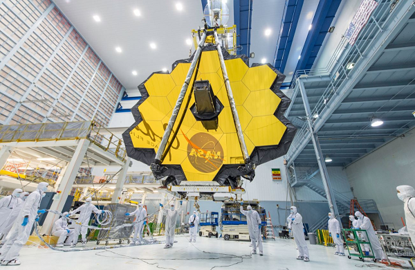 James Webb là sự bổ sung của kính viễn vọng Hubble trước đó, đồng thời là chiếc kính viễn vọng không gian mạnh nhất từng được chế tạo của NASA.