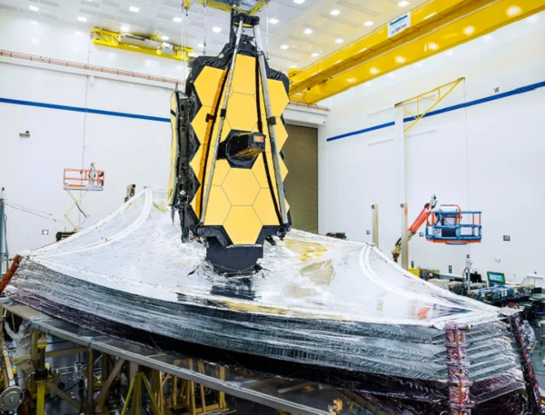 Giống như kính viễn vọng Hubble trước đó, kính thiên văn không gian James Webb sẽ quay quanh Mặt trời và được sử dụng để quan sát vũ trụ sơ khai, cũng như các vật thể một cách chi tiết hơn.