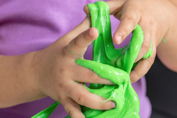Đồ chơi Slime có nguồn gốc từ nước ngoài và được lấy ý tưởng từ câu chuyện về những loài quái vật với khả năng biến hình thành muôn hình vạn trạng, để có thể chạy thoát khỏi sự truy đuổi của con người.