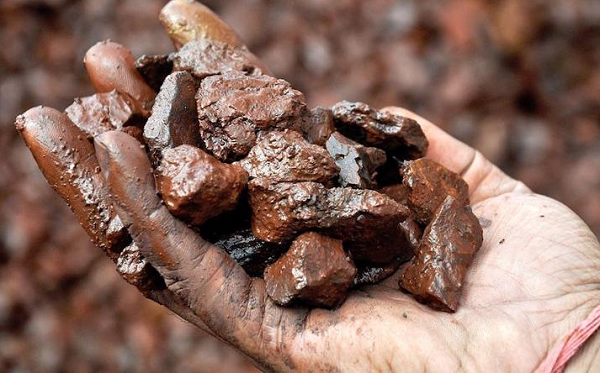 Quặng kim loại được hình thành trong quá trình làm lạnh magma, có chứa các hợp chất của chúng. Đồng thời, chúng kết tinh, được phân phối theo độ lớn của trọng lượng nguyên tử của chúng.
