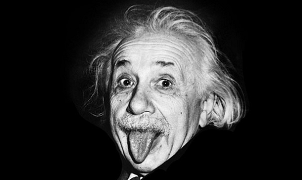 Tương truyền, Einstein gọi việc tạo ra hằng số vũ trụ là "sai lầm lớn nhất" của ông. Nhưng trên thực tế, sai lầm thực sự của Einstein lại là việc ông đã loại bỏ hằng số nêu trên. Nói cách khác, ông đã sai tới 2 lần.