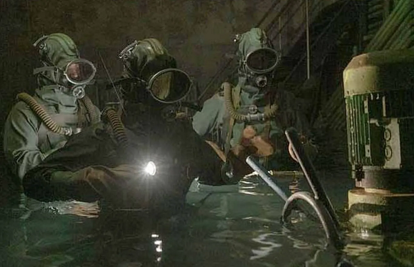 Ngày 26 tháng 4 năm 1986, một cuộc thử nghiệm tại nhà máy hạt nhân Chernobyl bị mất kiểm soát, gây ra hai vụ nổ tại lò phản ứng số 4, khiến hai công nhân thiệt mạng ngay lập tức và thêm 29 người khác trong 4 tháng sau vụ nổ.