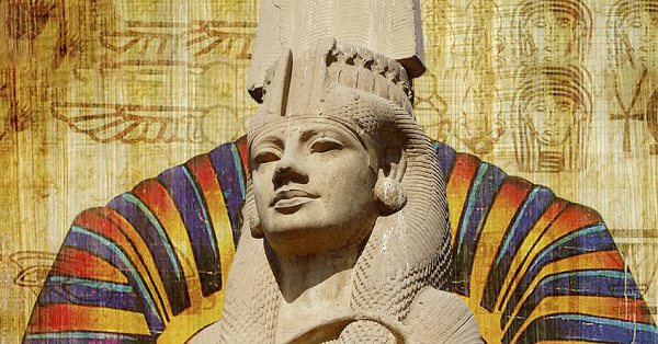 Sinh năm 1508 TCN, Hatshepsut là người con duy nhất của vua Thutmose I và vợ, nữ hoàng Ahmose. Tên của bà mang nghĩa là “người phụ nữ cao quý đứng trên tất cả”.