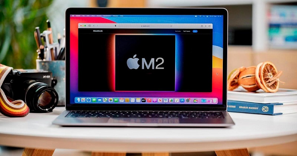Dự kiến Macbook Air 2022 sẽ có sự lột xác hoàn toàn. Thay vì sử dụng chip M1 Pro và M1 Max, máy tính xách tay dự kiến có chip M1 hoặc M2. Giống như Macbook Pro mới, thiết bị này sẽ hỗ trợ MagSafe và có thể tích hợp màn hình Mini LED và có phần tai thỏ.