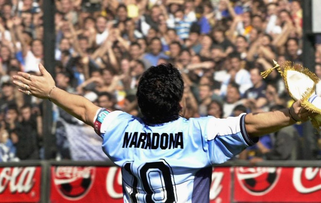 Mới đây, thông tin huyền thoại bóng đá Maradona ra đi ở tuổi 60 vì đau tim đã khiến người hâm mộ không khỏi bàng hoàng và tiếc thương.