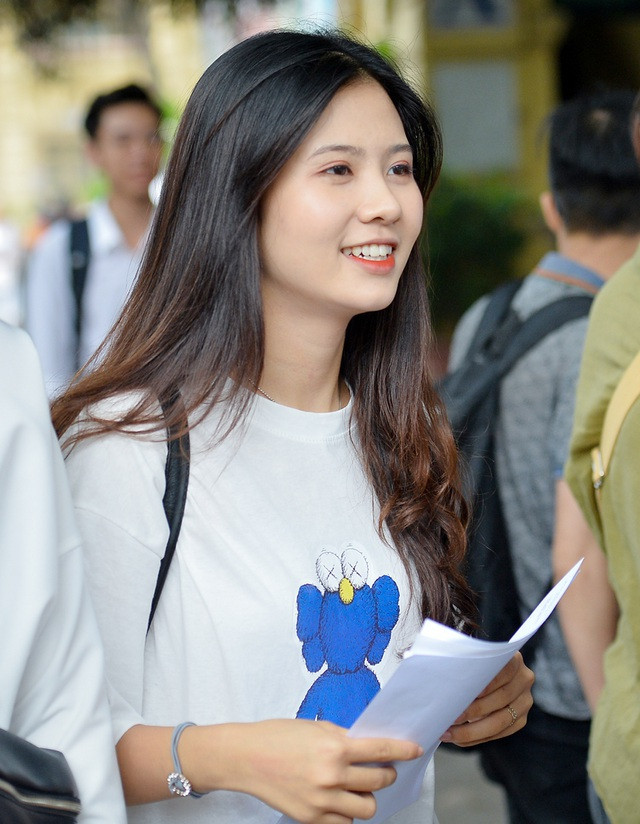 Nguyễn Quỳnh Trang (hay còn gọi là Trang Mei) là nữ sinh được nhiều ống kính phóng viên "săn đón" tại kỳ thi THPT QG 2019.