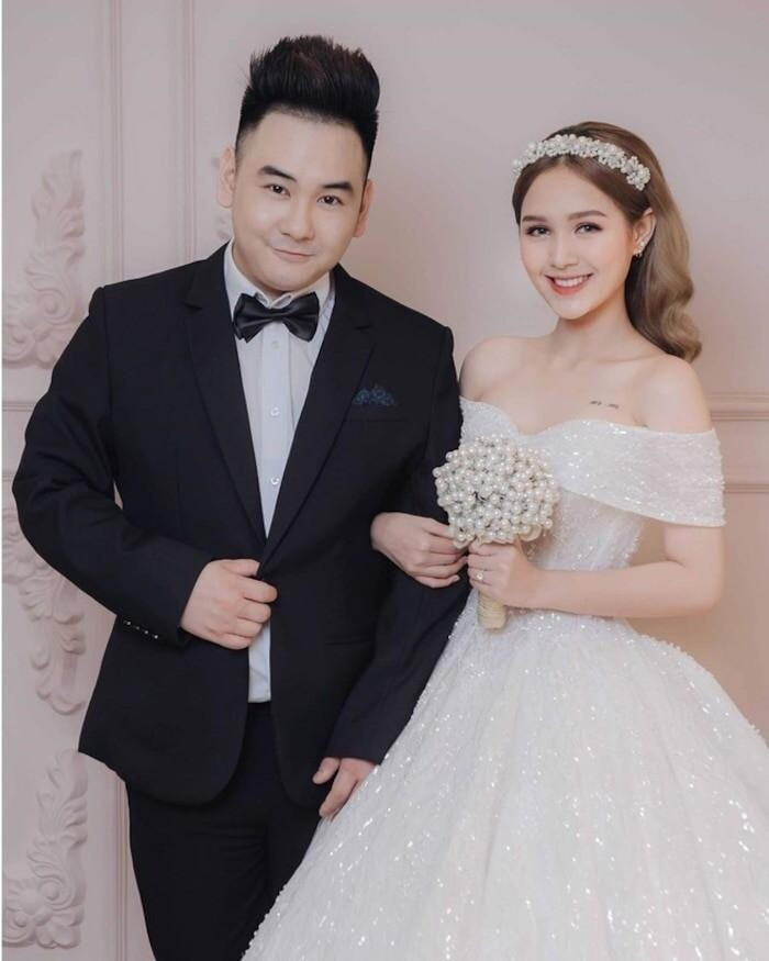Cả hai đều đều là những nhân vật đáng chú ý khi sở hữu lượng follow khủng trên MXH, chàng là một trong Tứ Hoàng của làng streamer Việt, còn nàng là hot girl nổi tiếng với vẻ ngoài xinh đẹp pha nét Tây cuốn hút.