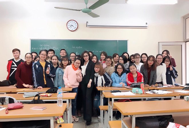Đặc biệt, không chỉ sở hữu ngoại hình xinh đẹp mà Âu Hà My còn có thành tích học tập đáng nể. Được biết cô có thời gian dài theo học tiếng Pháp, từng giành giải nhì Quốc gia môn ngoại ngữ này.