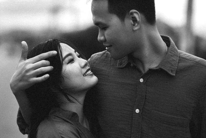 Dù không công khai thông tin và hình ảnh nhiều về "nửa kia", nhưng qua sự "truy lùng" của cư dân mạng thì họ đã tìm ra được nhiều hình ảnh và profile của cô gái này.