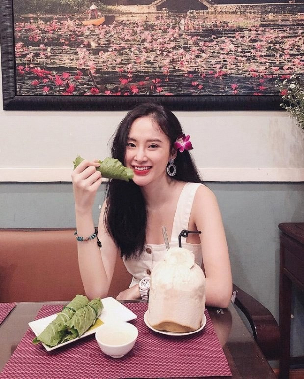 Nhan sắc của Angela Phương Trinh luôn được công chúng xuýt xoa trong mỗi bức ảnh mới.