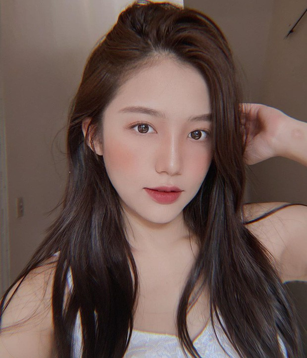 Mai Trang mang vẻ đẹp ngọt ngào, nữ tính. Trên Instagram, cô có gần 300 ngàn follower.