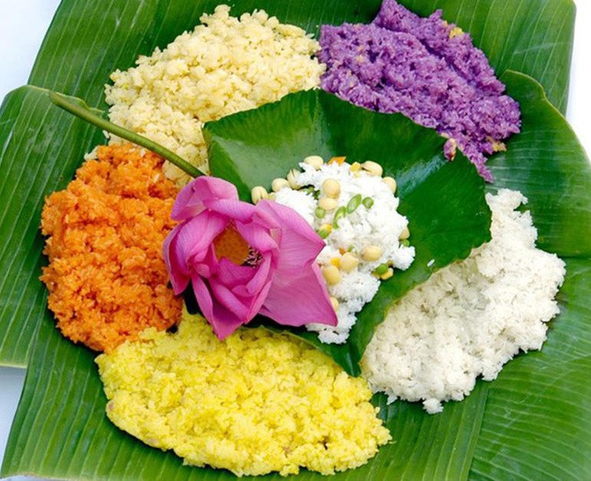 Xôi ngũ sắc là món ăn phổ biến ở Tây Bắc dịp tết hoặc lễ hội của người dân vùng cao Tây Bắc, điểm độc đáo của món xôi này là việc sử dụng nguyên liệu tự nhiên để nhuộm màu cho xôi.
