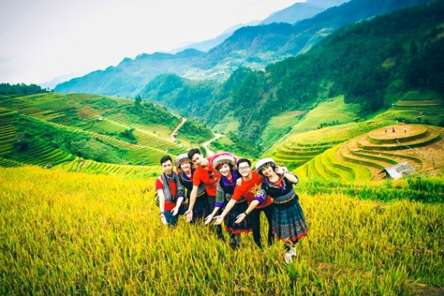 Từ lâu Mù Cang Chải đã nổi tiếng với những thửa ruộng bậc thang vàng óng nằm lơ lửng giữa vùng trời. Và đây đã trở thành địa điểm du lịch nổi tiếng dành cho những ai muốn khám phá, trải nghiệm đặc sản vùng núi rừng.