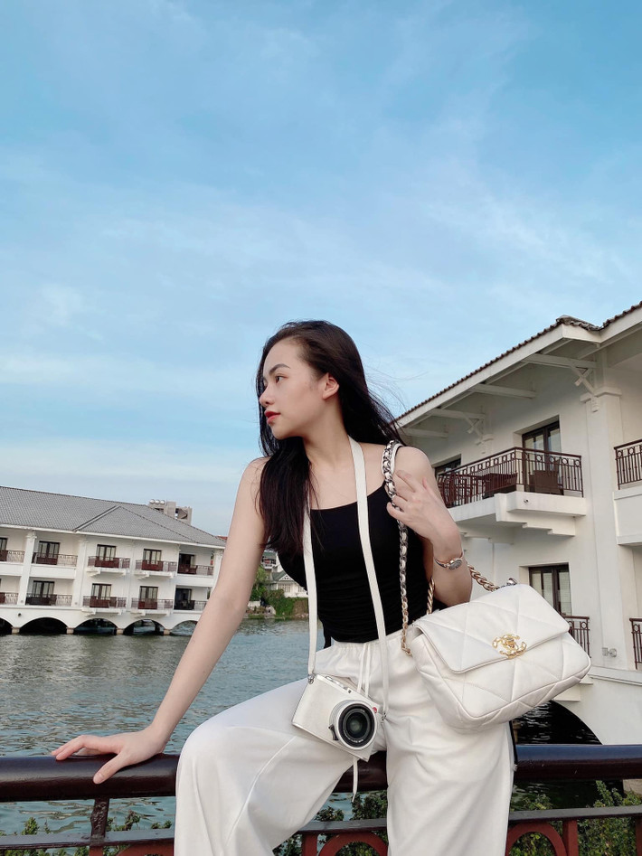 Việc bản thân nổi tiếng không hề cảm thấy phiền toái, mà trái lại nó còn giúp Linh có thêm nhiều bạn mới, nhiều công việc mới và nhiều cơ hội để phát triển bản thân mình hơn.
